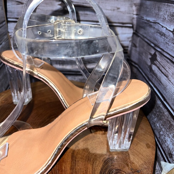 SHEIN woman’s block heeled clear open toed sandals - Picture 3 of 14